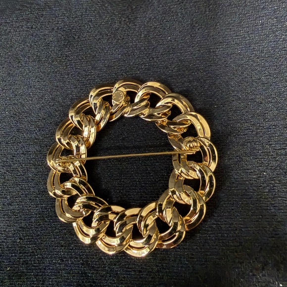 Monet gold tone double chain circle pin brooch vintage - Picture 3 of 3
